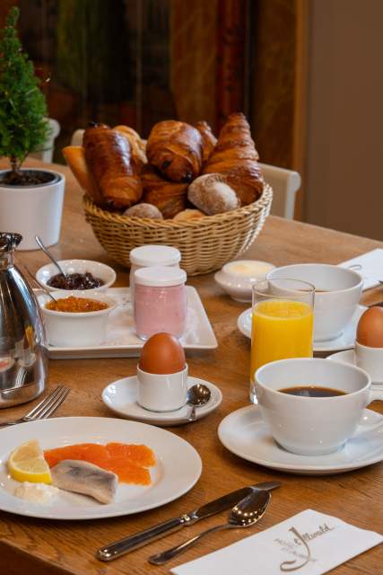 Petit-déjeuner Hôtel &amp; Auberge de l'Illwald à Sélestat, Alsace