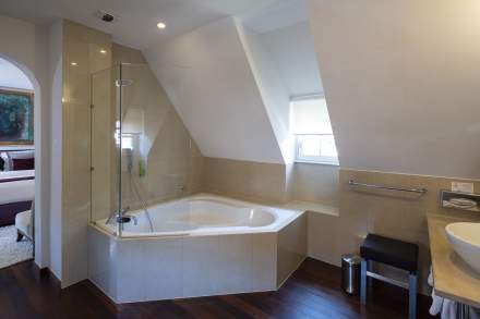 <span><span><span>Salle de bain Hôtel & Auberge de l'Illwald à Sélestat, Alsace</span></span></span>